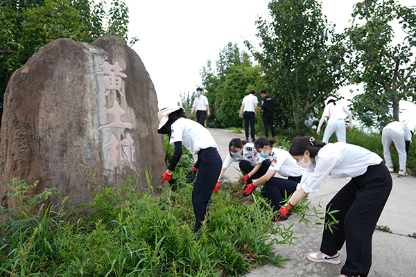 “助力鄉(xiāng)村振興，踐行艱苦奮斗” 將新員工黨性教育活動搬到對口幫扶村2.jpg